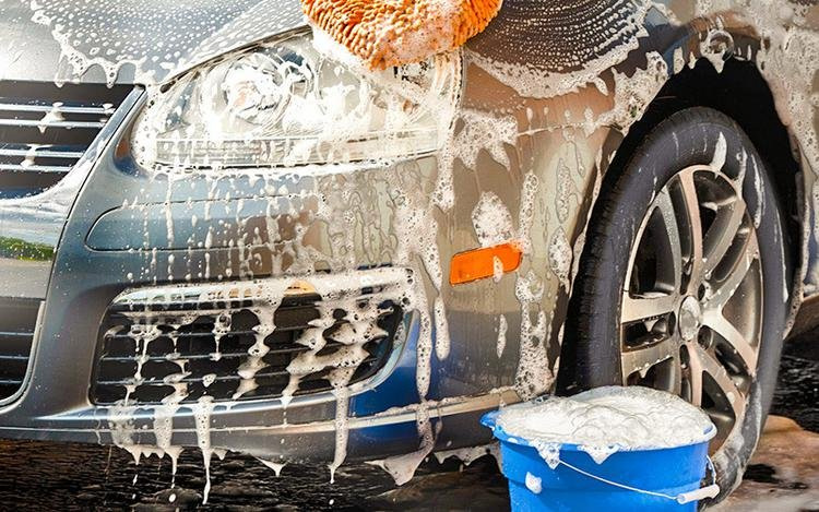Så tvättar du bilen rätt för hand