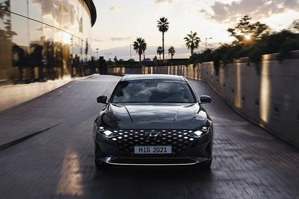 Uppdaterad Hyundai Grandeur-sedan i sjätte generationen