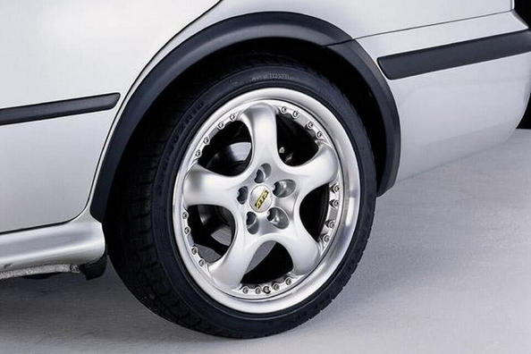 Hjulhuslister till bilen: fördelar, syfte och material