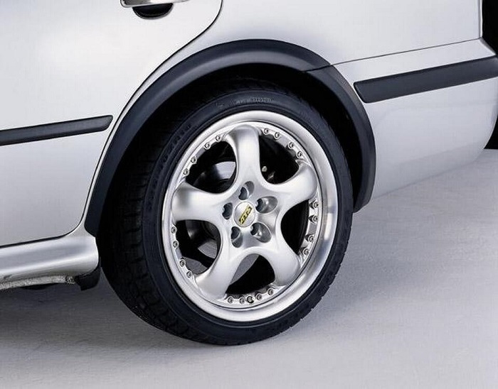 Hjulhuslister till bilen: fördelar, syfte och material