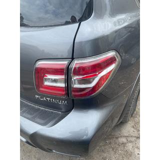Bakre LED-bakljus (original, begagnade, årsmodell 2019) Nissan Armada 2016–2024 foto 3