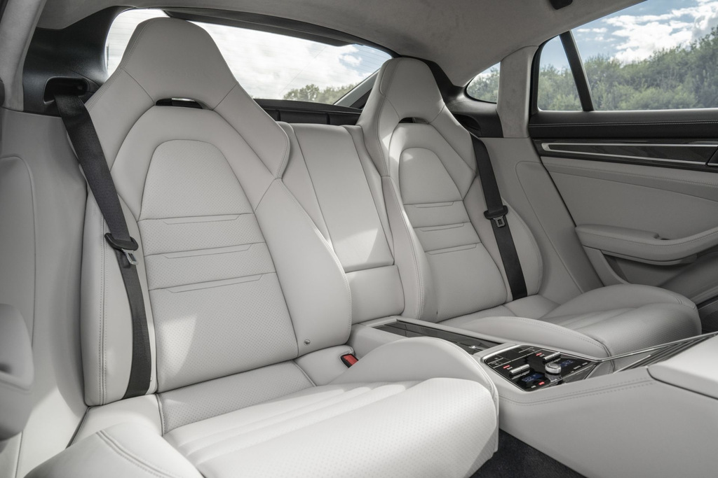 Test av uppdaterade liftbacken Porsche Panamera Turbo S