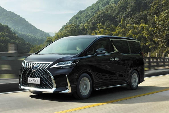 Test av premium-minivanen Lexus LM