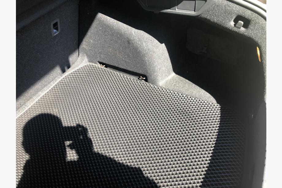 Skoda Octavia IV A8 2020– Bagagerumsmatta (EVA, svart) Foto 3