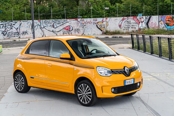 Recension av den uppdaterade kompakta halvkombin Renault Twingo