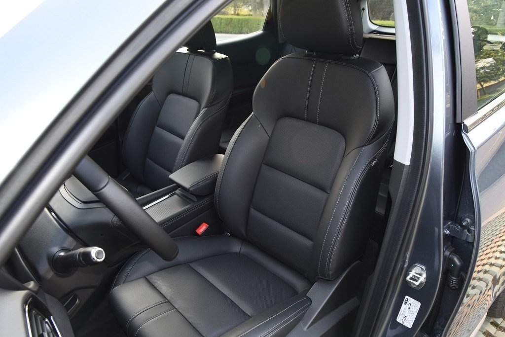 Uppdaterad urban crossover Chery Tiggo 4