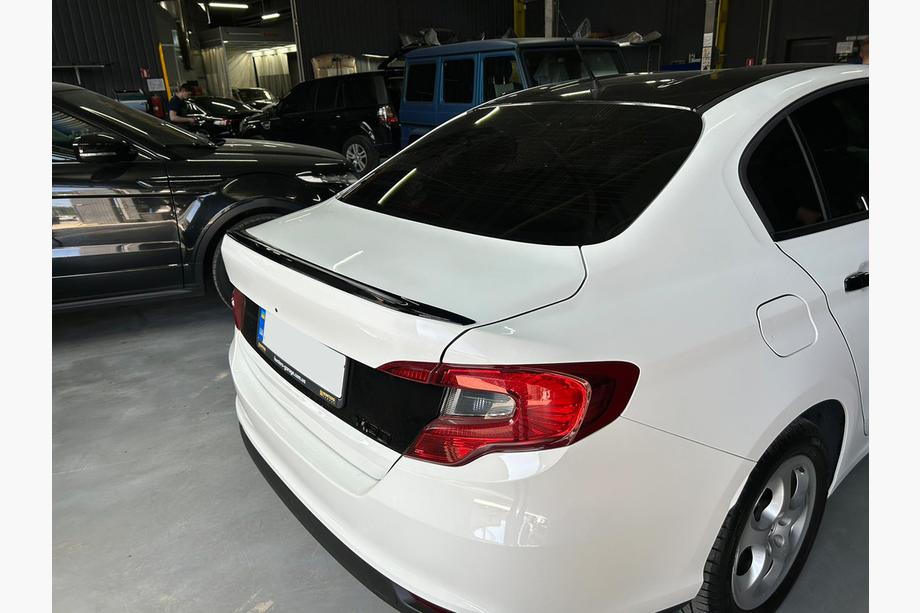 Fiat Tipo 2016– LIP-lipspoiler (Sunplex, svart) (119,1 cm x 5,5 cm) Image