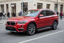 BMW X1 F48 2015–2022 Sidosteg Maya Red (2 st, aluminium) foto 1