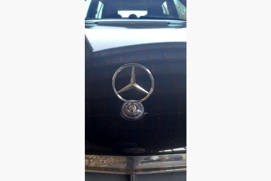 Mercedes C-klass W203 2000–2007 Emblem med riktkors (med text) Image