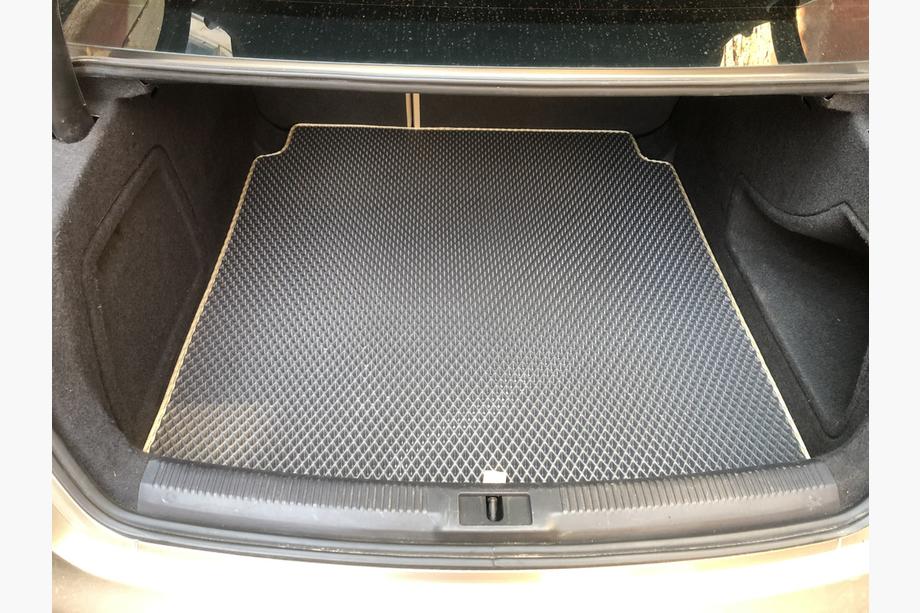Audi A4 B8 2007–2015 Bagagerumsmatta Sedan (EVA, svart) Image