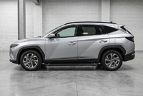Hyundai Tucson NX4 2021– Sidosteg Allmond Black (2 st, aluminium) foto 1