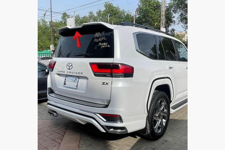 Toyota Land Cruiser 300 2021– Modelista-spoiler Image