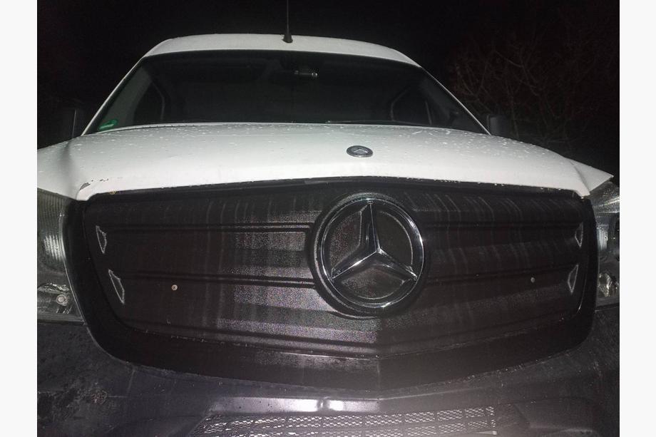 Mercedes Sprinter W906 2006–2018 Vintertäckning för grill V2 (2013↗) Foto 2