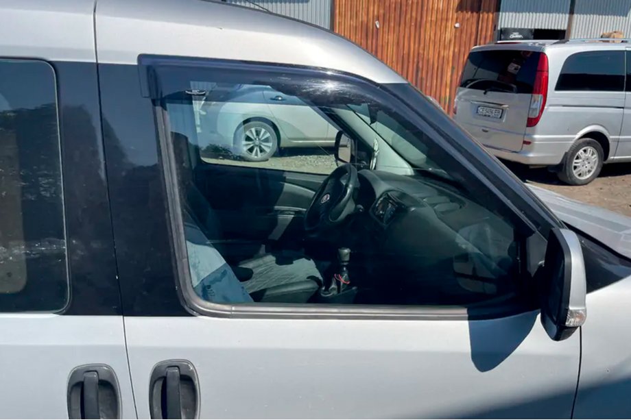 Opel Combo 2012–2018 Vindavvisare för sidorutor (2 st, HIC) Foto 2