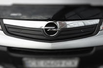 Opel Vivaro 2001–2015 Vintertäckning för grill 2007-2015 (V2, övre) Matt foto 3