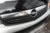 Opel Vivaro 2001–2015 Vintertäckning för grill 2007-2015 (V2, övre) Matt foto 2