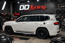 Toyota Land Cruiser 300 2021– Bodykit-sats VXR foto 4