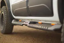 Isuzu D-Max 2002–2011 Dakar V2 sidosteg med LED (2 st, metall) foto 3
