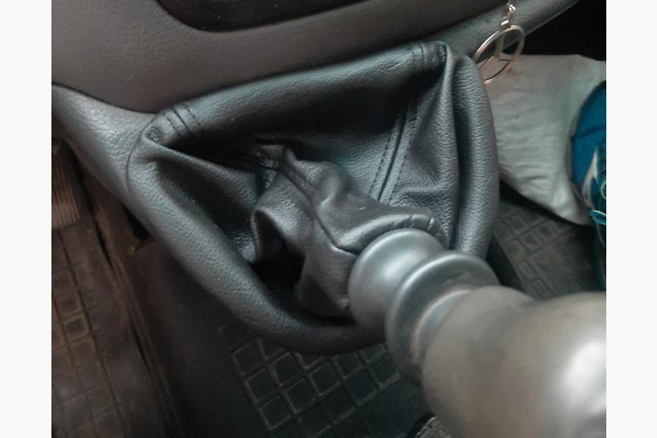 Mercedes Vito W639 2004–2014 Växelspaksdamask med OEM-ram (konstläder) Image