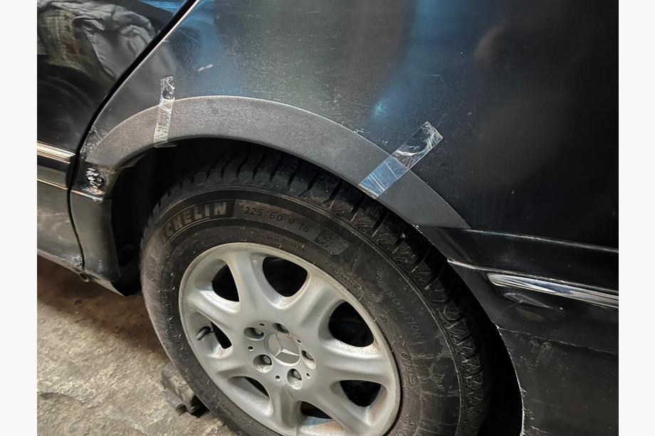 Mercedes S-klass W220 1998–2005 Skärmkantslister (4 st, svarta, ABS-plast) Foto 2