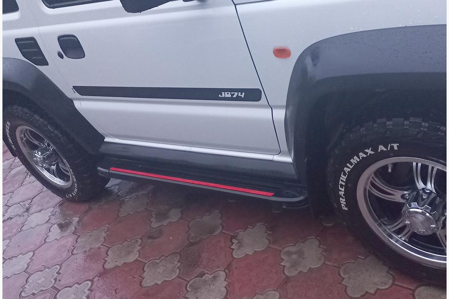 Suzuki Jimny 2018– Sidosteg Maya Red (2 st, aluminium) Image
