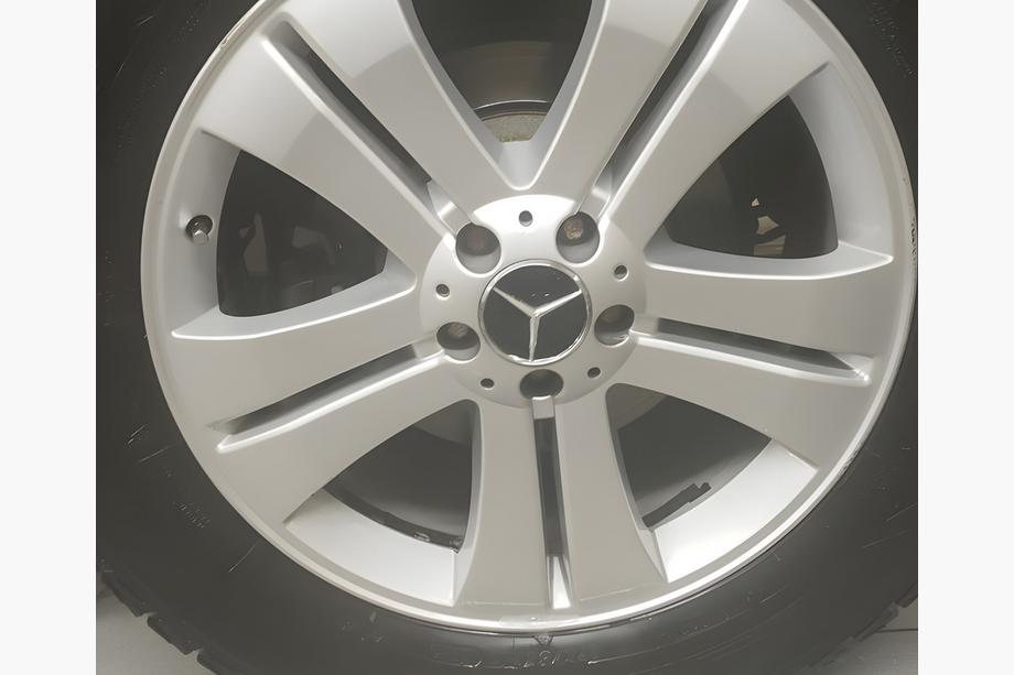 Mercedes-Benz Navkåpor för fälgar 70/75 mm med ring (4 st, svarta) Foto 1