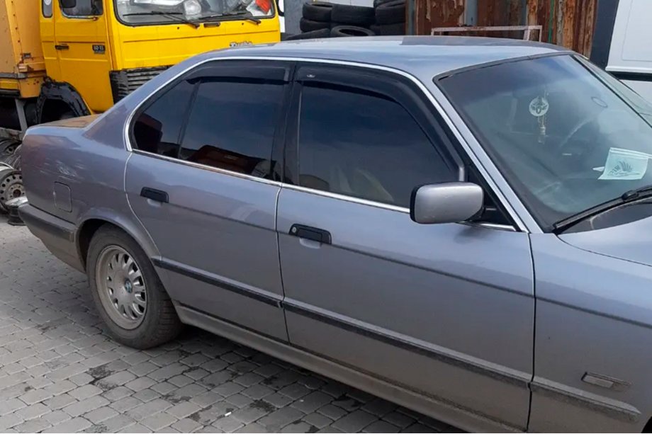 BMW 7-serien E38 1994–2001 Vindavvisare Long (4 st, HIC) Image