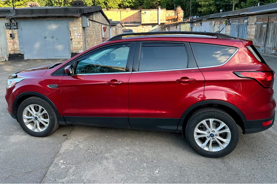 Ford Kuga/Escape 2013–2019 Vindavvisare för sidorutor, insticksmodell (4 st, HIC) Image