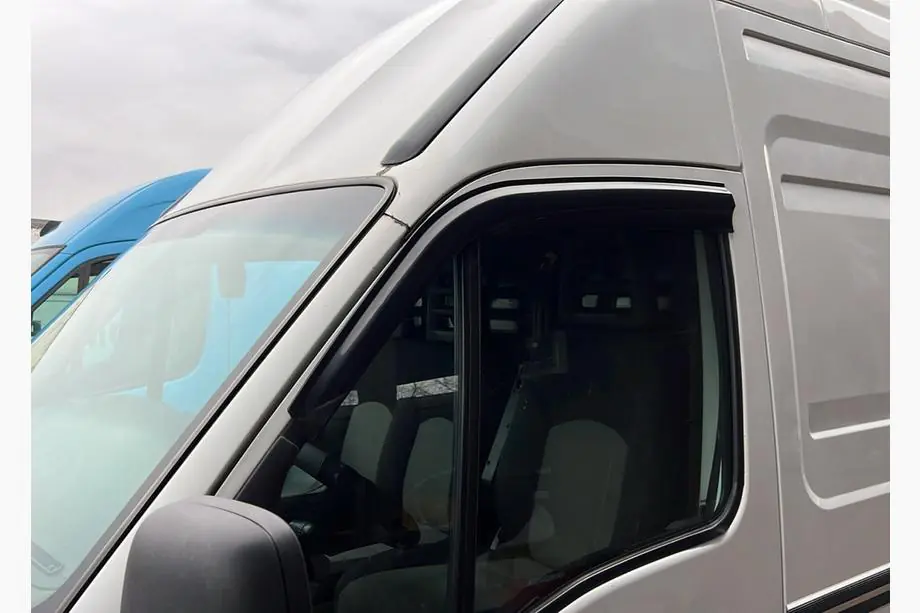 Iveco Daily 2006–2014 Vindavvisare för sidorutor (2 st, Sunplex Sport) Foto 1