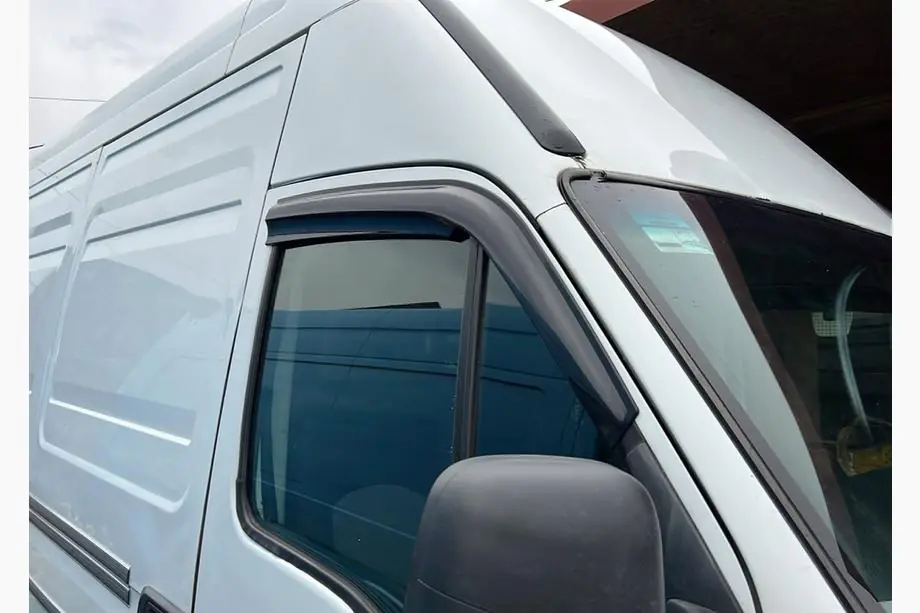 Iveco Daily 2006–2014 Vindavvisare för sidorutor (2 st, Sunplex Sport) Foto 2