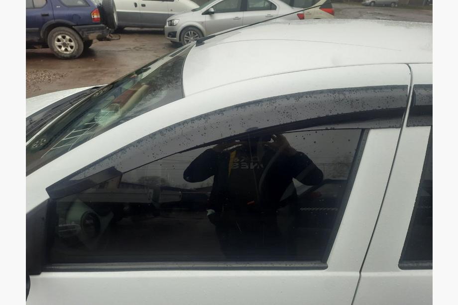 Renault Sandero 2013–2022 Vindavvisare (4 st, Sunplex Sport) Foto 2