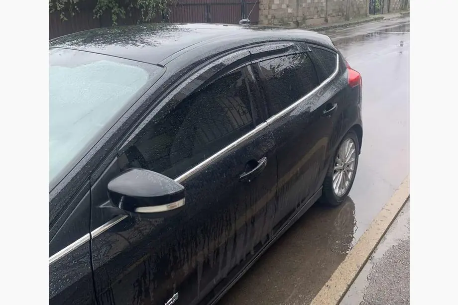 Ford Focus III 2011–2017 Fönsterdeflektorer HB/Sedan (4 st, Sunplex Sport) Image