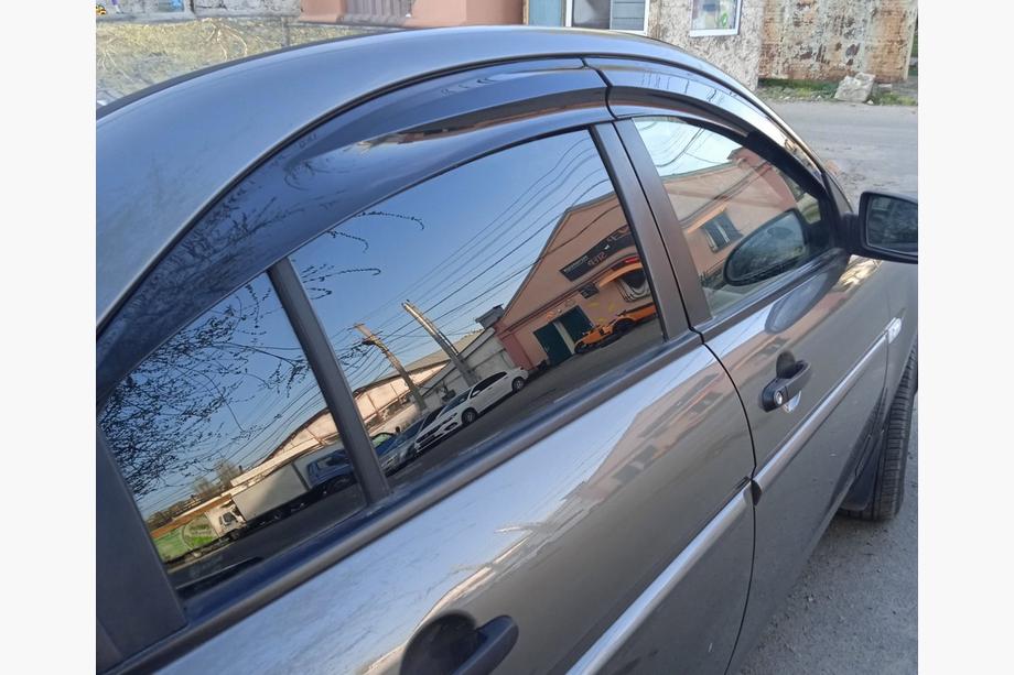 Hyundai Accent 2006–2010 Vindavvisare (4 st, Sunplex Sport) Foto 5