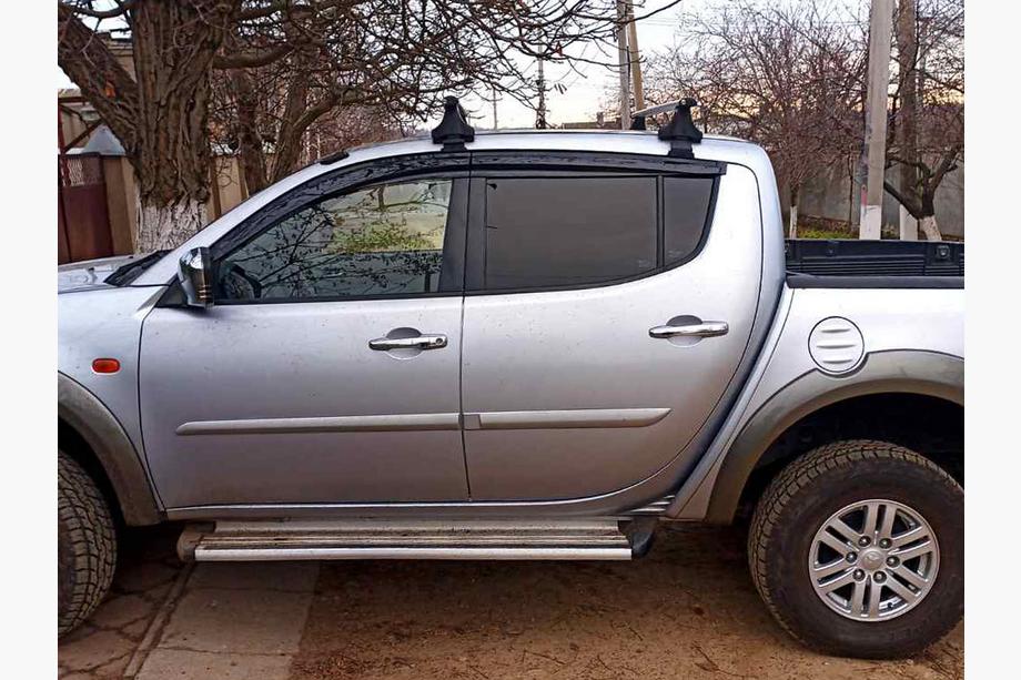 Mitsubishi L200 2006–2015 Vindavvisare (4 st, Sunplex Sport) Foto 1