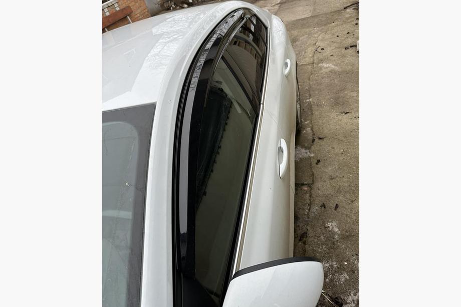 Renault Megane IV 2016–2025 Vindavvisare SD (4 st, Sunplex Sport) Image