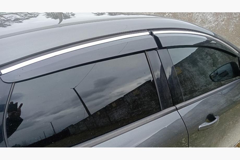 Ford Focus III 2011–2017 Vindavvisare med kromlist HB/Sedan (4 st, Sunplex Chrome) Image