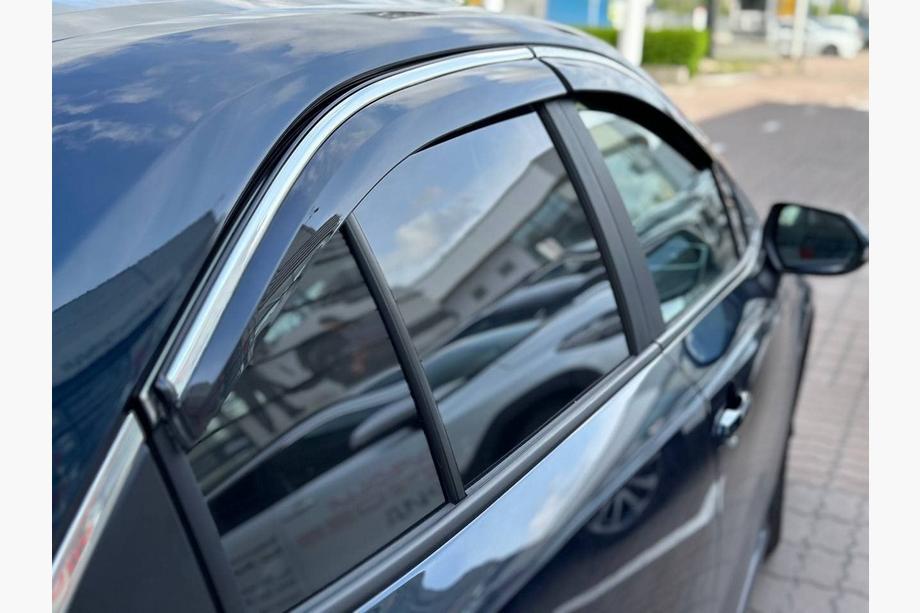 Toyota Corolla 2019– Vindavvisare med kromlist (4 st, Sunplex Chrome) Image