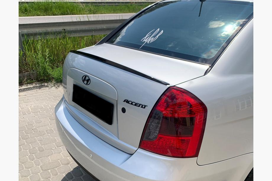 Hyundai Accent 2006–2010 LIP-spoiler (Sunplex, svart) (115,8 cm x 6,3 cm) Foto 1