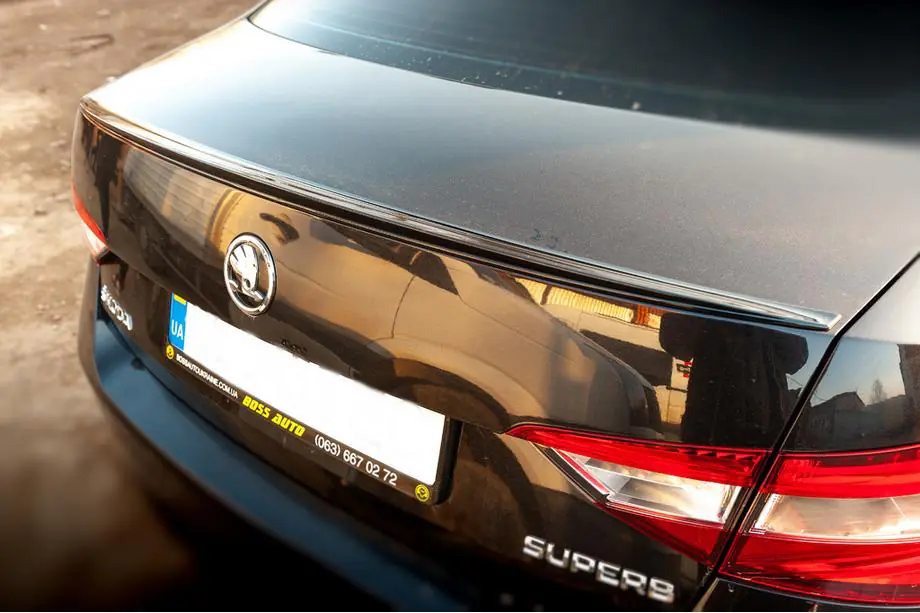 Skoda Superb 2015–2024 LIP-spoiler (Sunplex, svart) (119,2 cm x 7,3 cm) Image