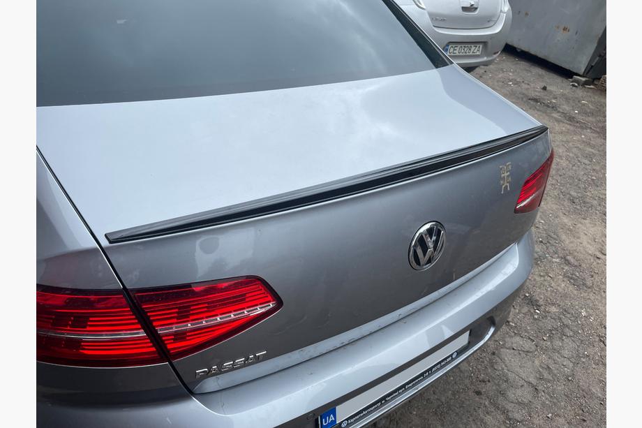 Volkswagen Passat B8 2015–2023 LIP-spoiler (Sunplex, svart) (115,8 cm x 6,3 cm) Foto 2