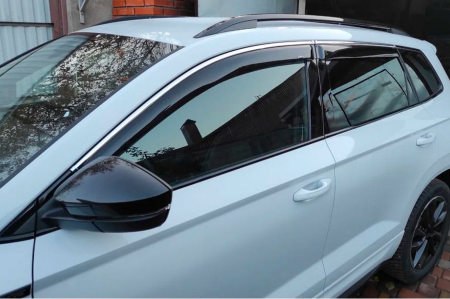 Skoda Karoq 2018– Vindavvisare med kromlist (4 st, HIC) Image