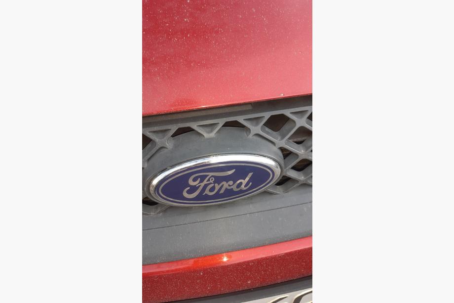 Ford Fiesta 2002–2008 Frontemblem (clipsfäste) Foto 4