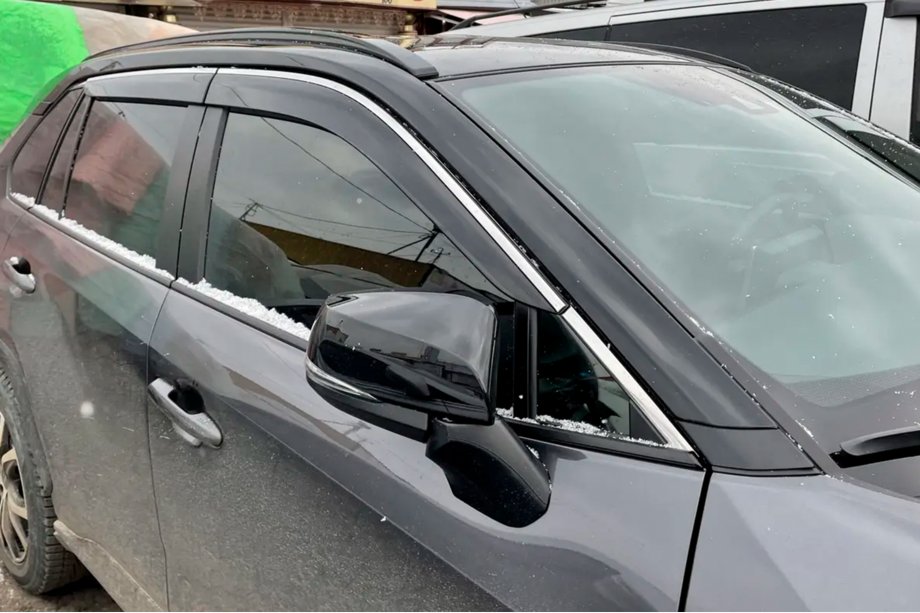 Toyota Rav 4 2019–2025 Vindavvisare med kromlist (4 st, HIC) Image