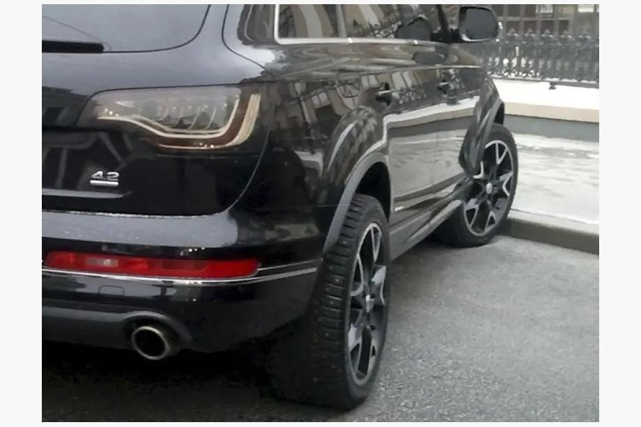 Audi Q7 2005–2015 Smala skärmbreddare S-Line Image