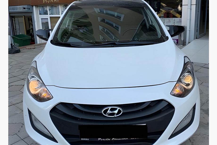 Hyundai Accent 2011–2017 Spegelskåpor utan utskärning för blinkers BMW-style (2 st) Foto 1