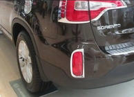 Kia Sorento II XM 2009–2014 Kromlister för bakre dimljus 2013+ (2 st, plast) foto 1