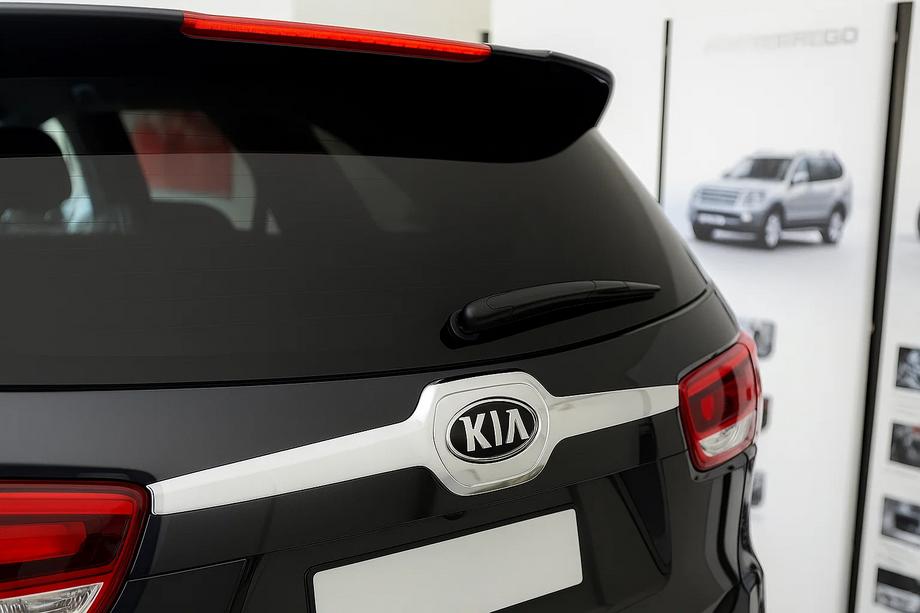 Kia Sorento III UM 2014–2020 List ovanför registreringsskylten Libao V1 (plast) Image