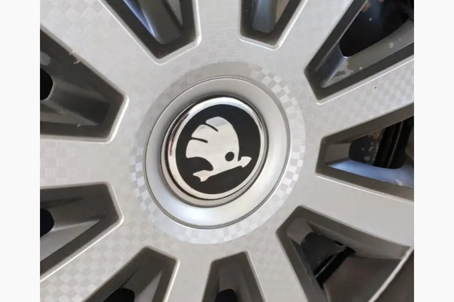 Skoda Dekaler för navkåpor 54 mm (4-pack) Image