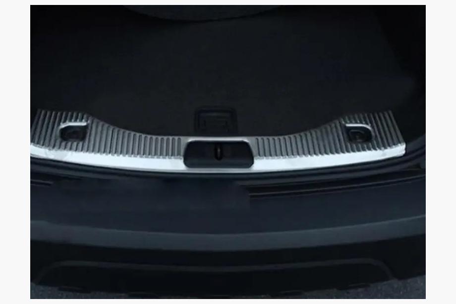 Chevrolet Trax 2012–2023 Lasttröskelskydd Libao (rostfritt stål) Image