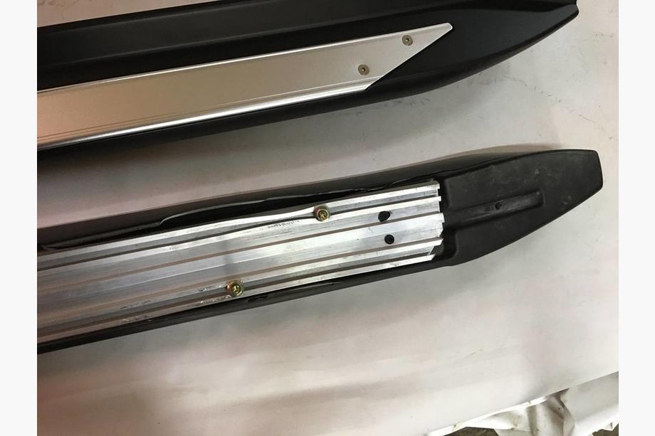 Subaru Forester 2008–2013 UTFÖRSÄLJNING! OEM sidosteg 2010-2013 Image